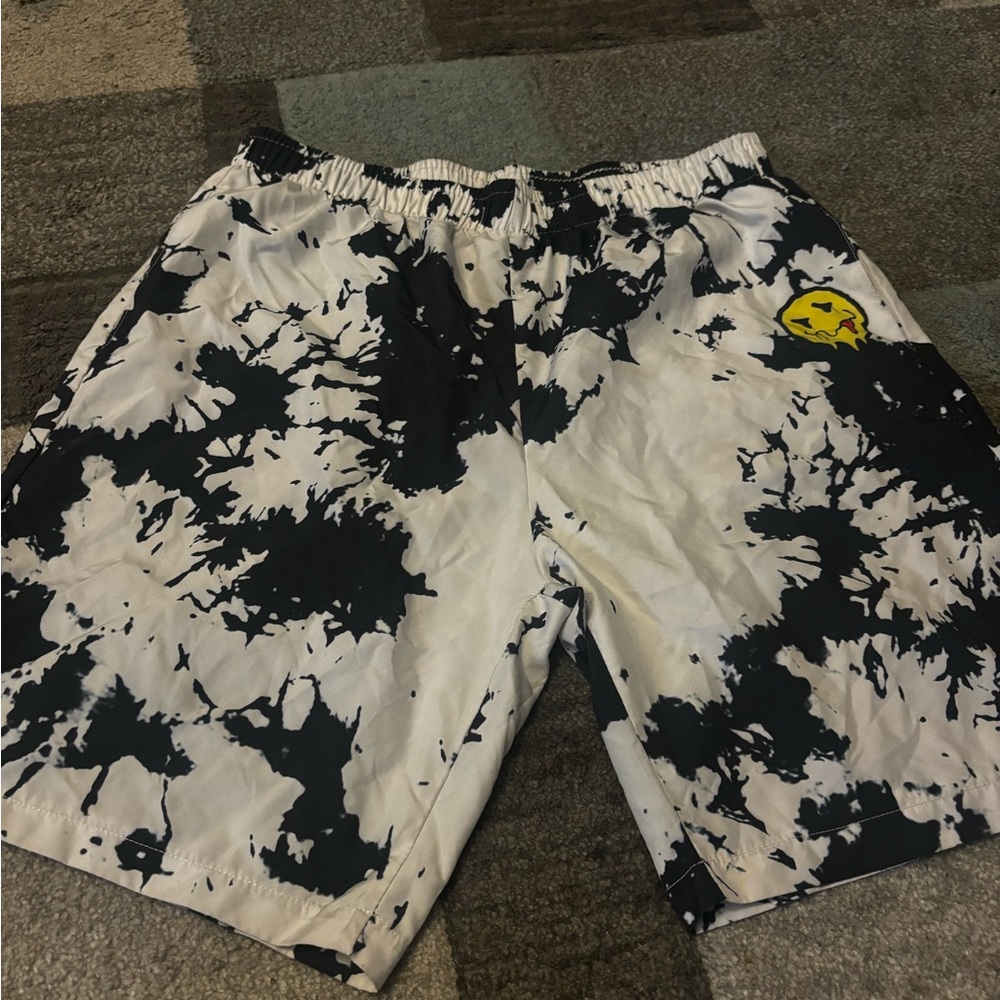 Black and White Spalt Shorts